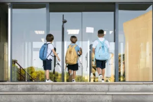 Napetosti na jugovzhodu: šole uvajajo varnostnike in psihološko pomoč