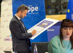 Kako je Matej Tonin v Bruslju ustavil Niko Kovač in Inštitut 8. marec