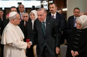 Papež Leon XIV. na obisku v Turčiji: »Prihodnost človeštva je na kocki«