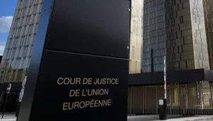 Sodišče EU: Poljska mora priznati istospolno poroko, sklenjeno v tujini, doma jih ni treba uzakoniti