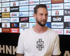 2.790 evrov za leta nasilja? Primer do žene nasilnega nogometaša pod drobnogledom vrhovnega tožilstva