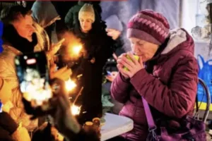 Kijev v smrtonosnem primežu zime in vojne: Poledenele ulice, mrzle sobe in strah prebivalcev