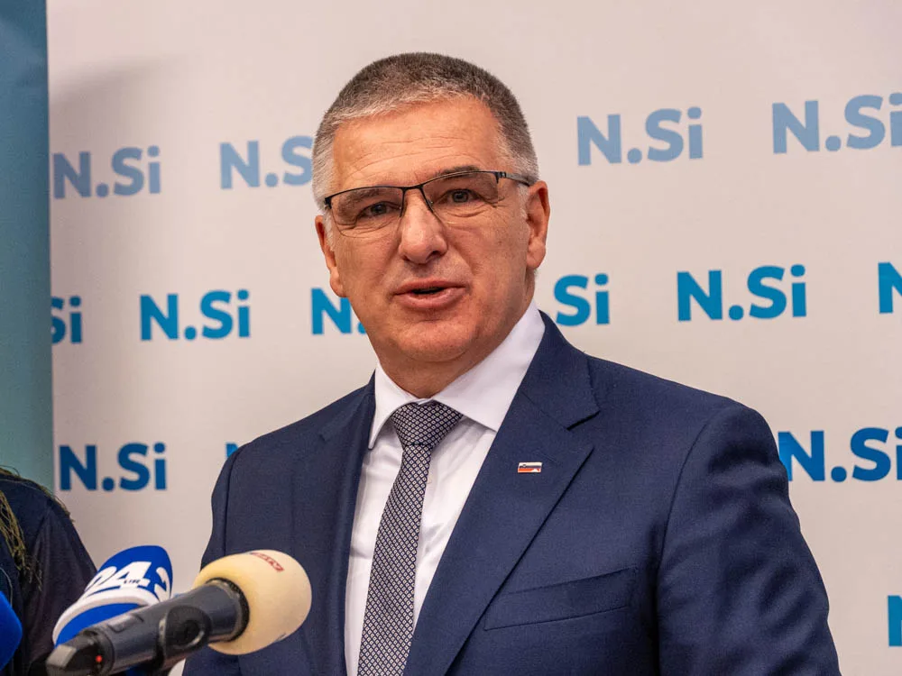 Marko Lotrič, predsednik Državnega sveta, ob podpisu dogovora za skupno listo, Foto: Peter Merše
