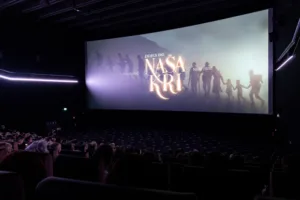 Predpremiera filma Naša kri: resnična zgodba o zdravniku, ki je rešil 6.000 Slovencev, pretresla občinstvo