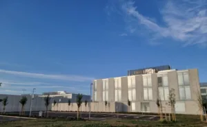 Zapor ali luksuzni hotel? Dobrunje za 86 milijonov odpirajo boleče vprašanje: kam gre javni denar?