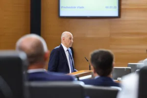 Janša dobil 4. vlado: “Ne bomo čistili golobistov tako kot ste vi čistili janšiste