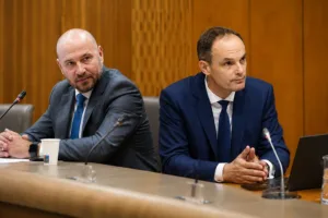 Prva zaslišanja minsitrov, Vrtovec v širitev avtocest, Logar splošno o razvoju