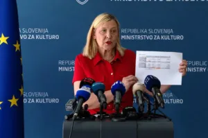 Na ministrstvu za kulturo zmanjkalo skoraj devet milijonov evrov. Prvi znaki prikrivanih težav javnih financ?