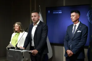 Brez znanja slovenščine ni denarne pomoči: Ta in ostali argumenti, s katerimi bo koalicija skušala dobiti 4 oktobrske referendume