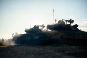 Nauk slovenskih tankov v Ukrajini: ali se sploh splača vlagati v oklep, ali naj SV rajši kupi drone?