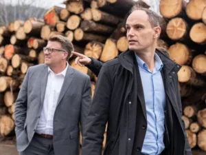 Zakulisna kupčija med SDS in Demokrati: pri županih Ljubljana za Maribor. Tea Košir se ne vrača v parlament