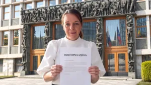 Nov preobrat glede Tee Košir: v vložišče DZ sporočila, da se ne vrača med poslance. A to še ni nujno konec